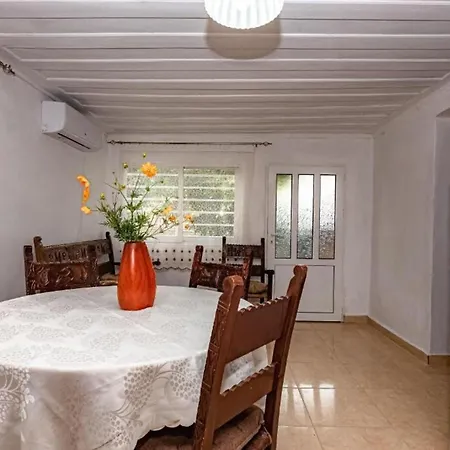Helen's Countryside House *