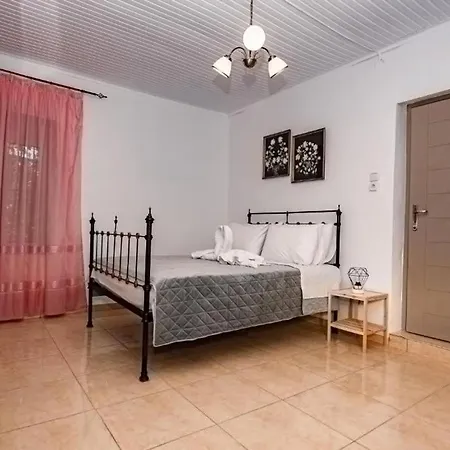 Helen's Countryside House